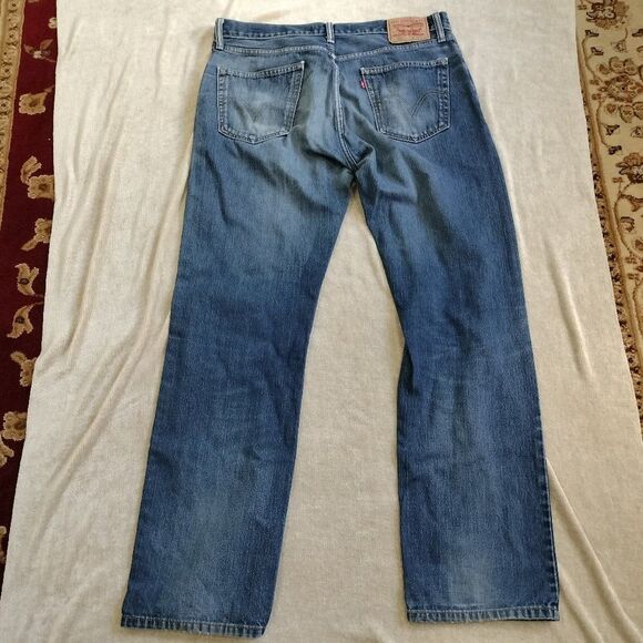 Levi's Straight Fit 505 Medium Wash Jeans 36x34 - Picture 3 of 9